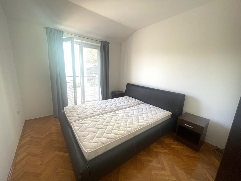La seconda camera da letto accogliente dell'appartamento.