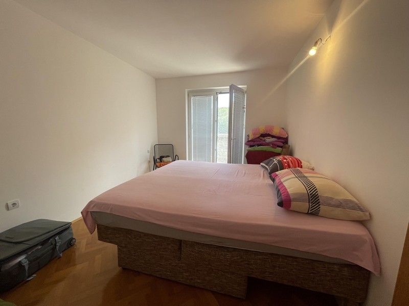 Camera da letto con accesso al balcone