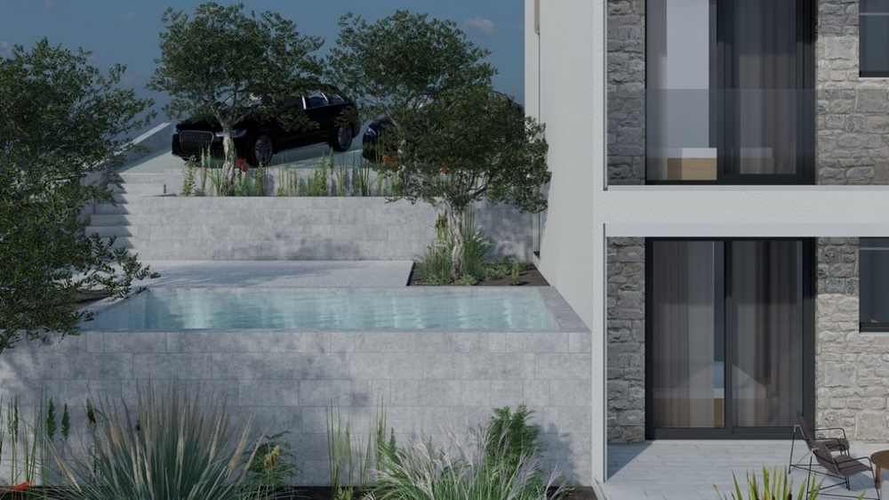 Piscina davanti all'edificio con verde e posti auto