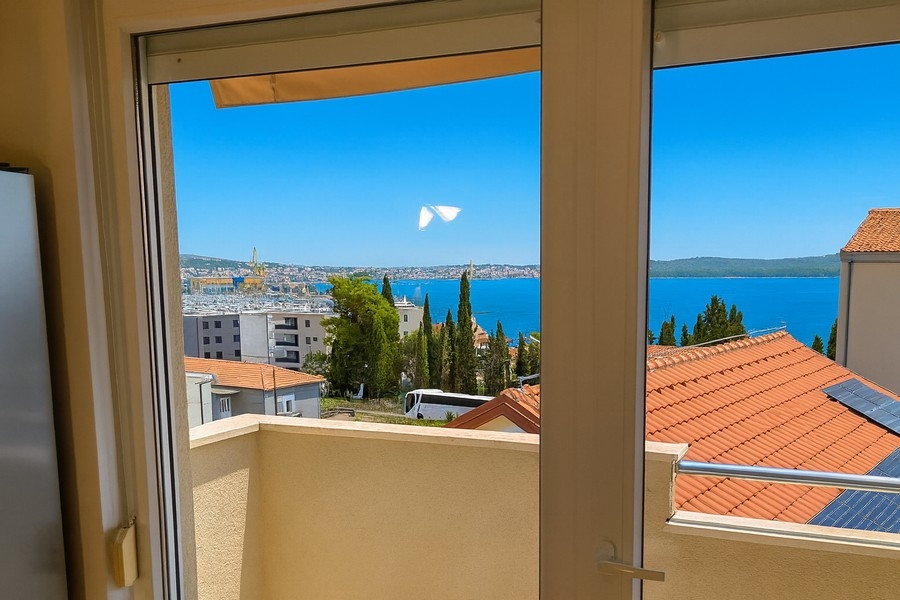 Vista mare dall'immobile A3727 vicino a Trogir in Croazia - Panorama Scouting.