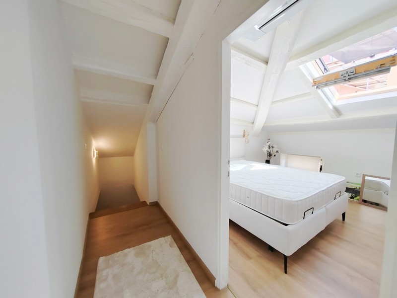 Corridoio al piano superiore con accesso alla camera da letto