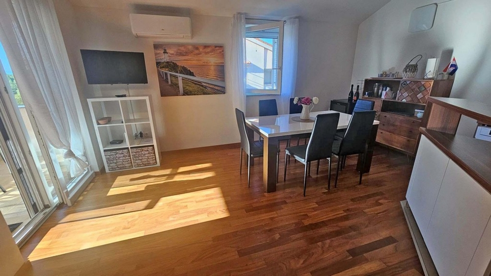 Zona climatizzata con parquet di pregio.