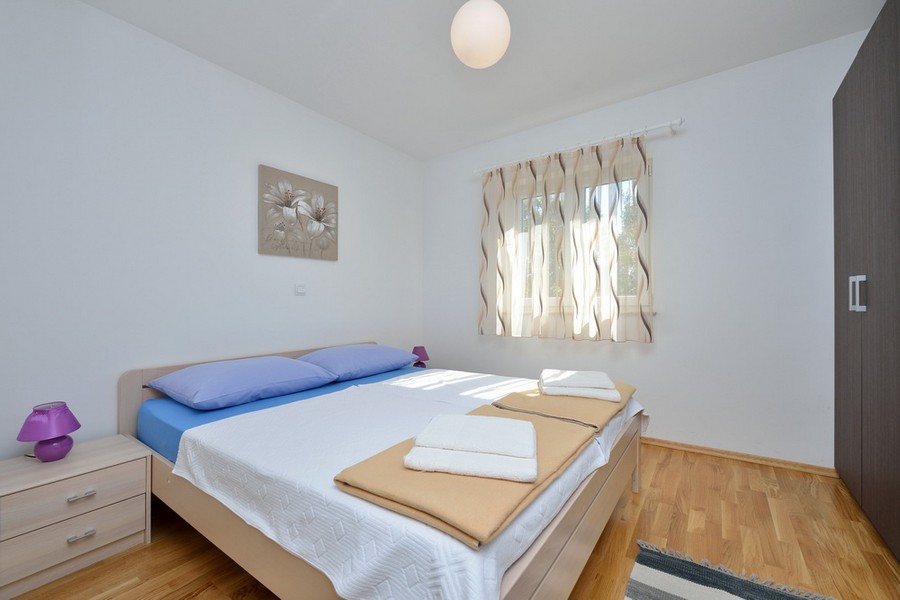 Camera da letto con letto matrimoniale nell'appartamento A3764.
