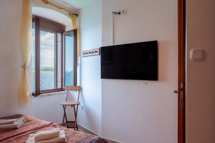 Zona pranzo e vista sulla TV dell'immobile A3792.