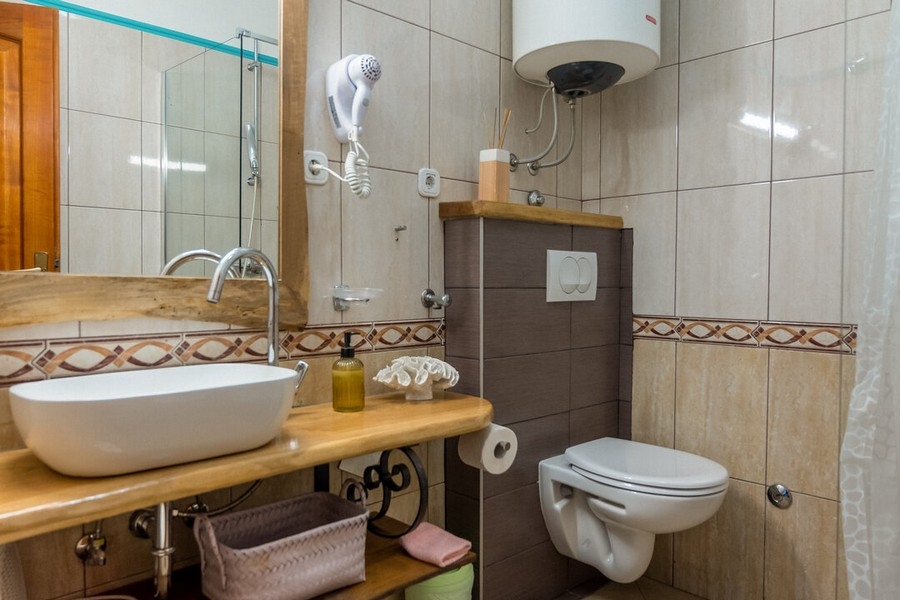Il bagno con il WC.