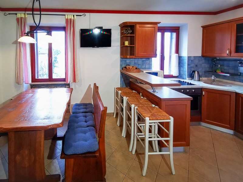 Zona pranzo e cucina.