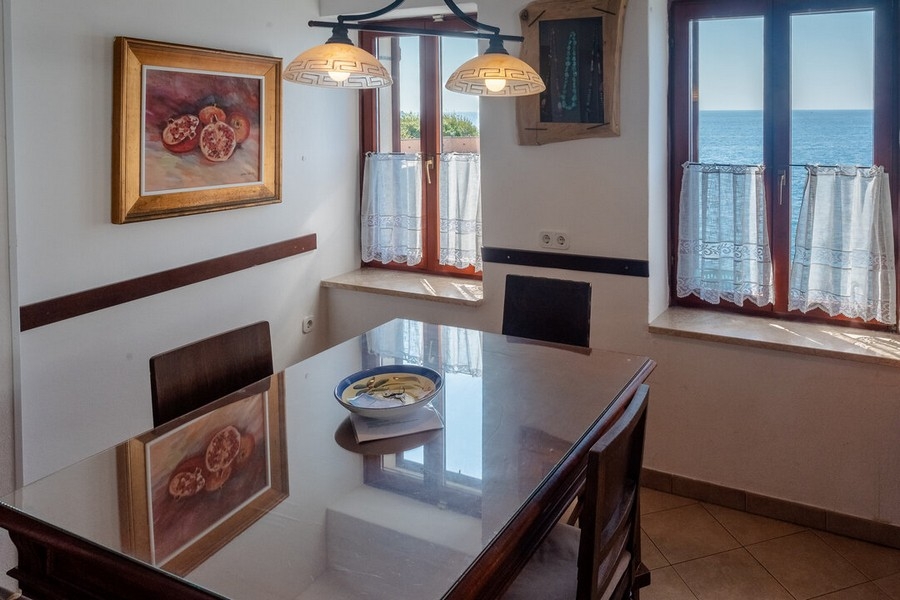 Zona pranzo con bella vista mare - immobile A3796.