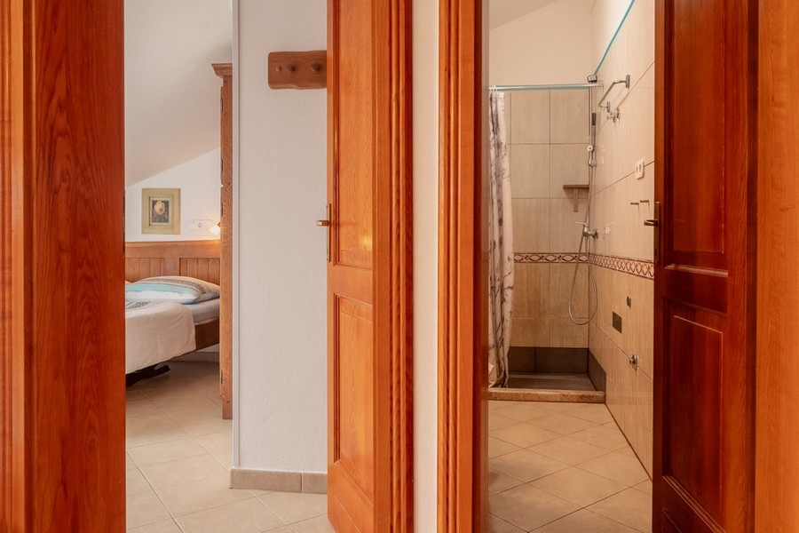 Corridoio con accesso alla camera da letto e al bagno