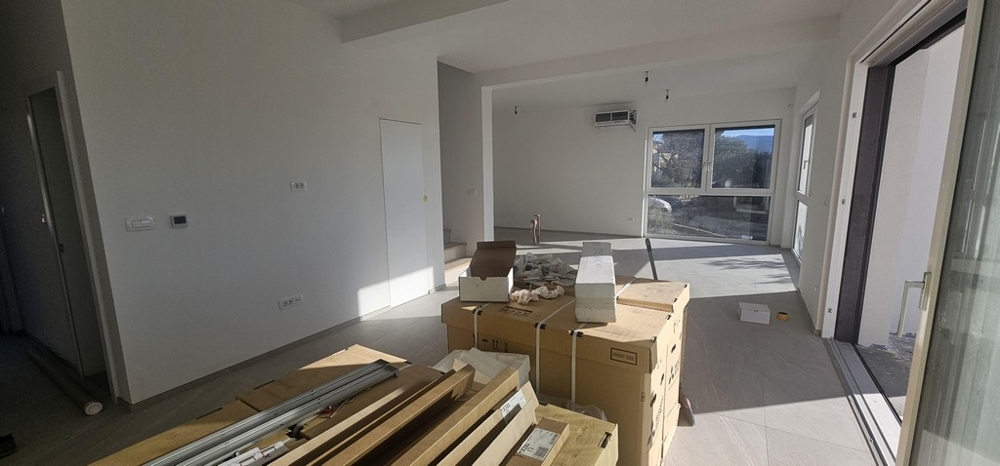 Zona giorno aperta con cucina nella nuova costruzione