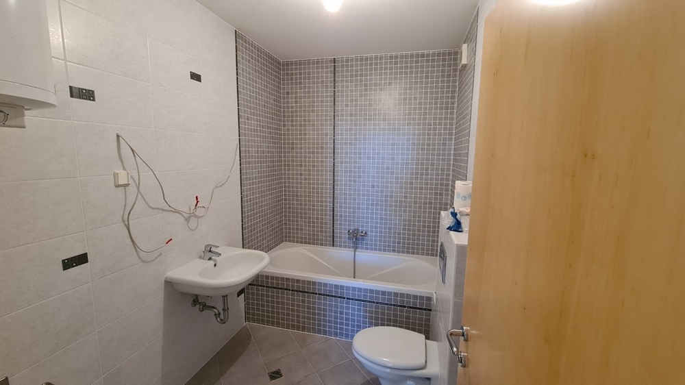 Il bagno dell'appartamento A3868 a Novigrad, Istria.