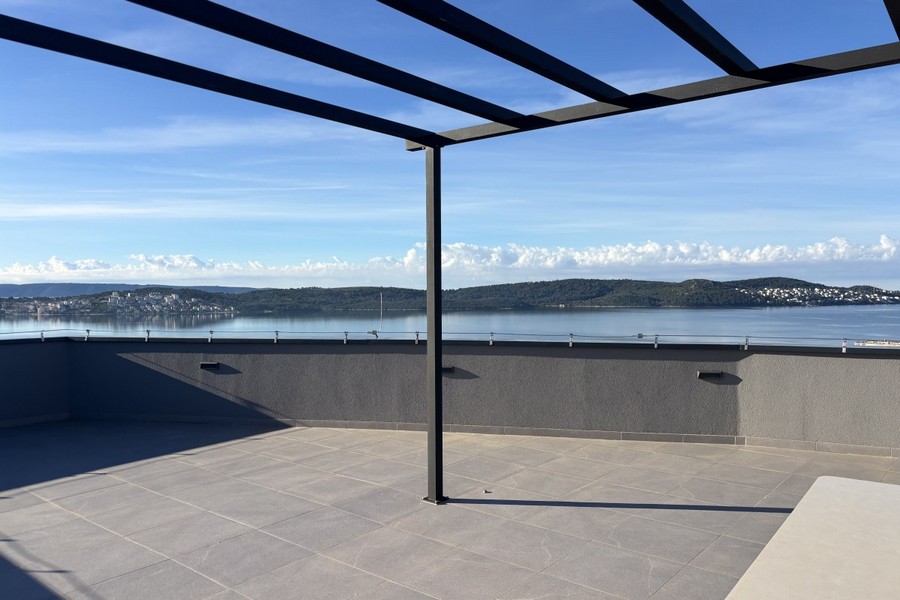 Terrazza sul tetto dell'appartamento A3877, in vendita a Trogir sull'isola di Ciovo.