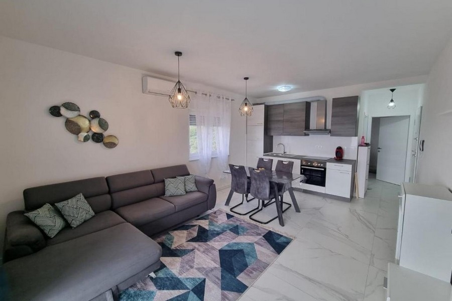 Appartamento arredato vicino al mare in vendita a Rogoznica, Dalmazia.