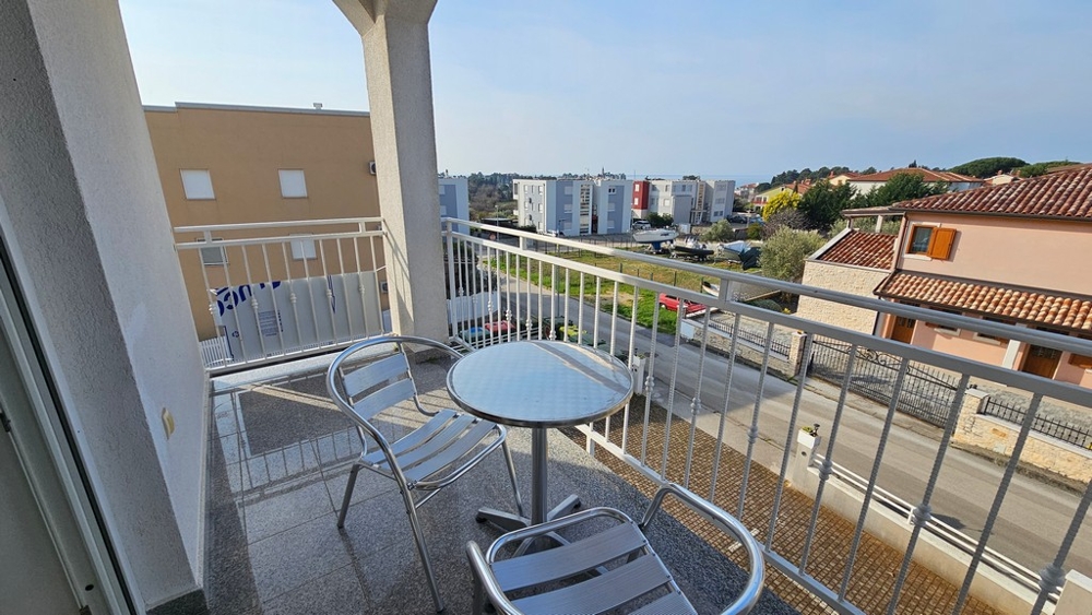 Balcone dell'immobile A3893 a Novigrad, Istria.