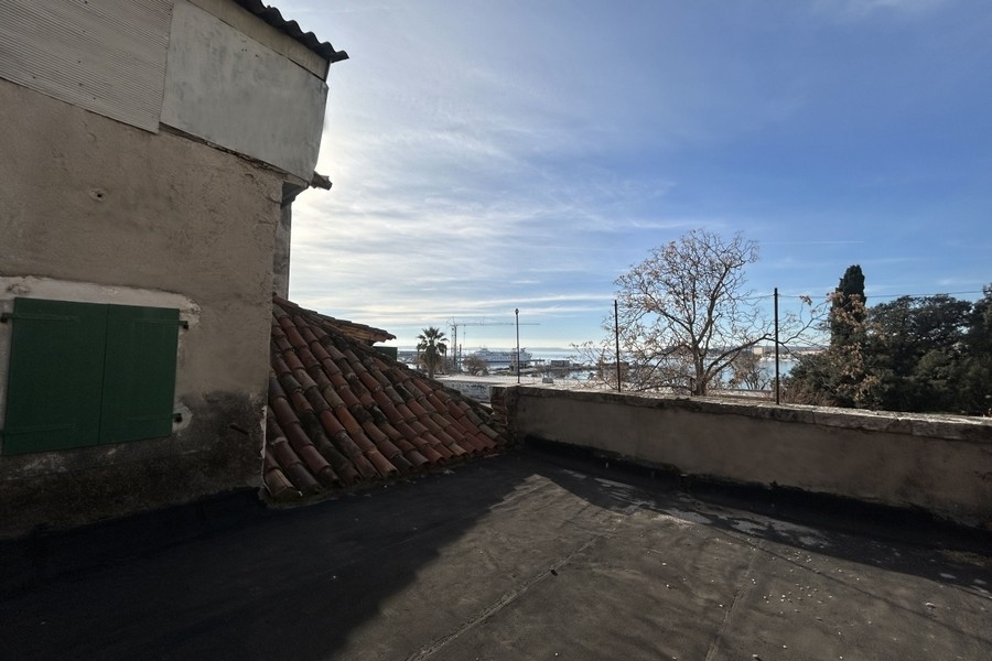 Vista mare dall'appartamento A3897 in vendita a Split.
