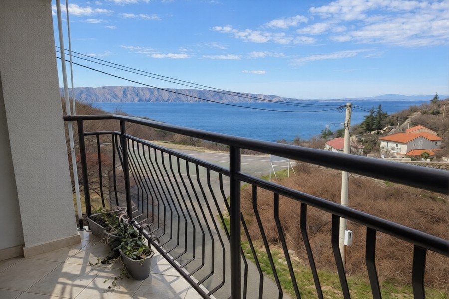 Vista sul mare dall'appartamento A3906 in vendita vicino a Senj.