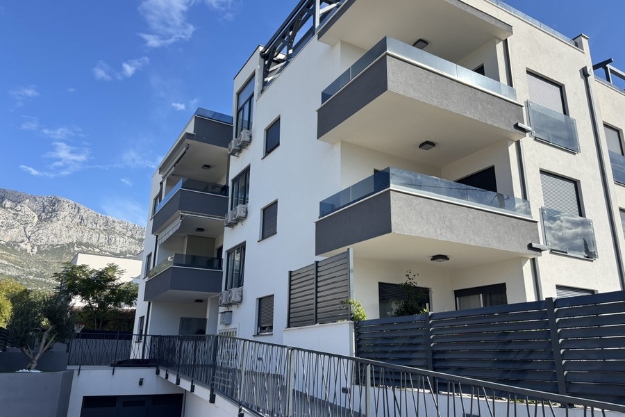 Complesso residenziale moderno con balconi, esterno