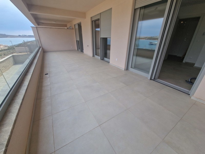 Balcone coperto dell'immobile A3912 a Pag, Dalmazia.