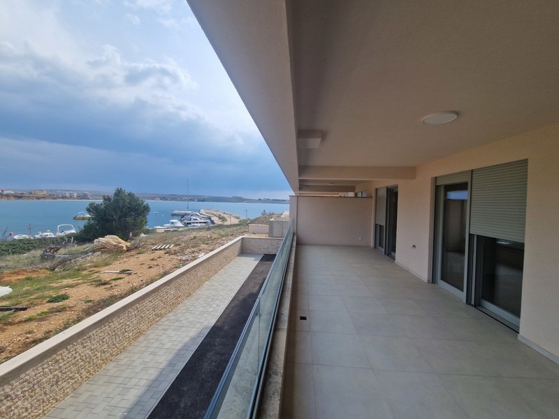 Balcone con vista mare e ampia terrazza