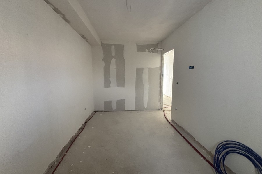 Interno non finito con impianti per cucina o bagno