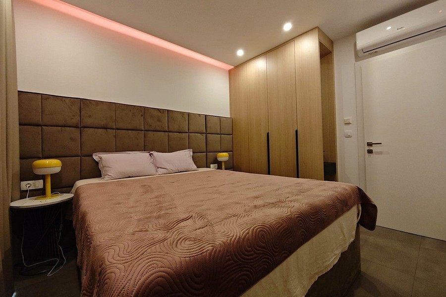 Camera da letto con armadio a muro e climatizzatore