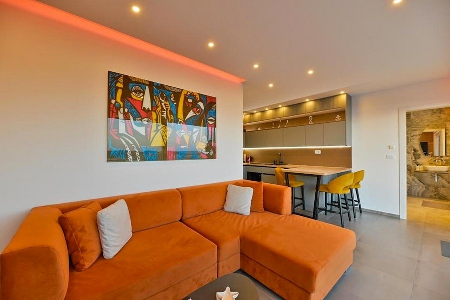 Zona giorno moderna con illuminazione LED