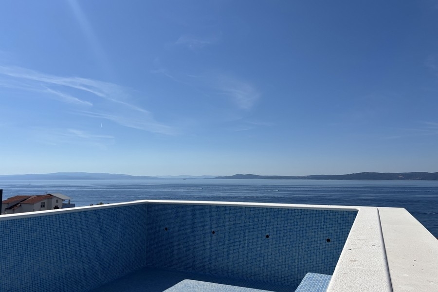 Piscina sulla terrazza sul tetto dell'appartamento A3944 a Ciovo