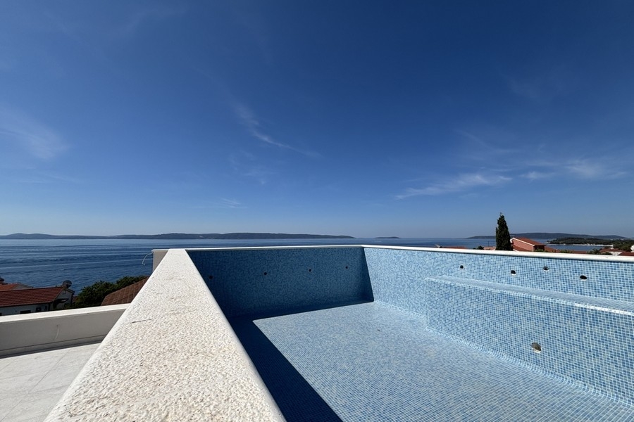 Piscina e vista mare - terrazza sul tetto dell'appartamento A3944.