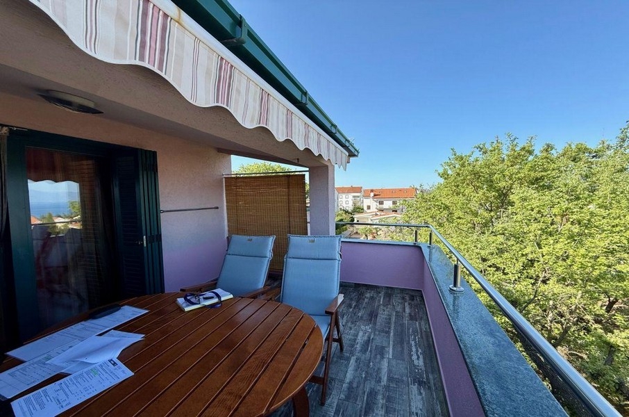 Balcone dell'immobile A3948 a Krk in Croazia.