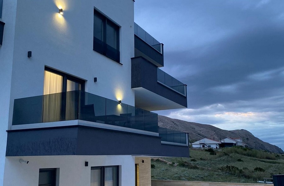 Moderno edificio residenziale dell'immobile A3949 a Pag in Croazia.