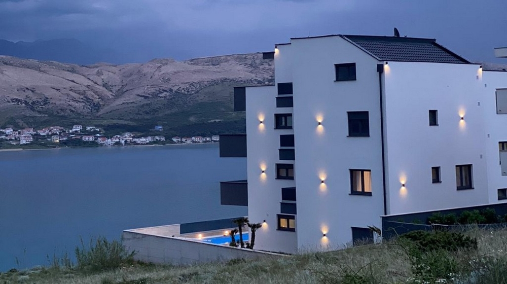 Appartamento sul mare in un edificio moderno.