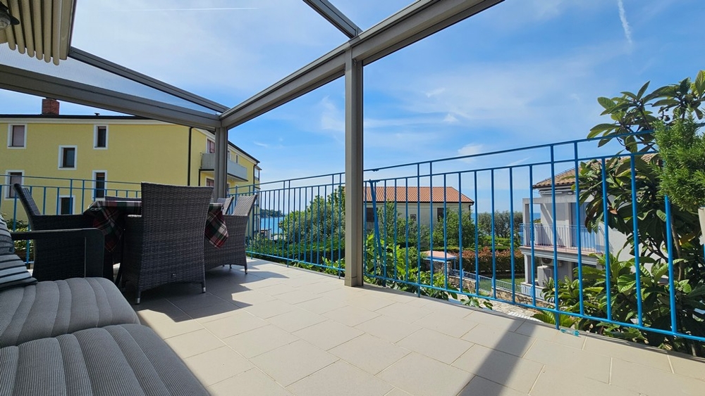 Terrazza coperta con vista mare in Croazia