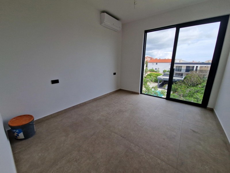 Camera da letto con accesso alla terrazza.
