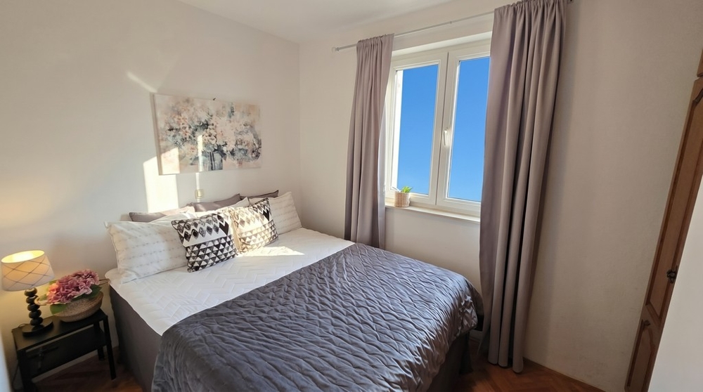 Camera da letto con vista mare in Croazia