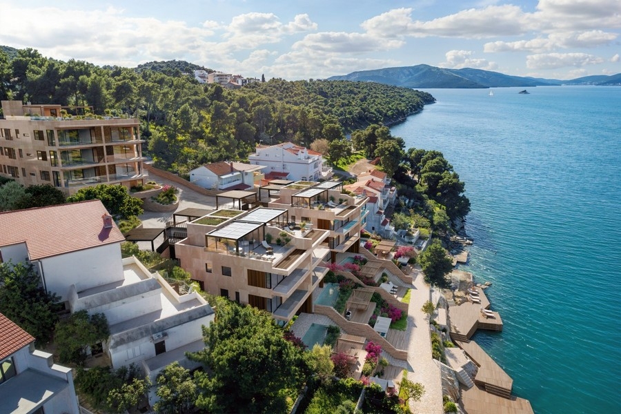 Moderne ville e appartamenti di nuova costruzione sul mare in Dalmazia