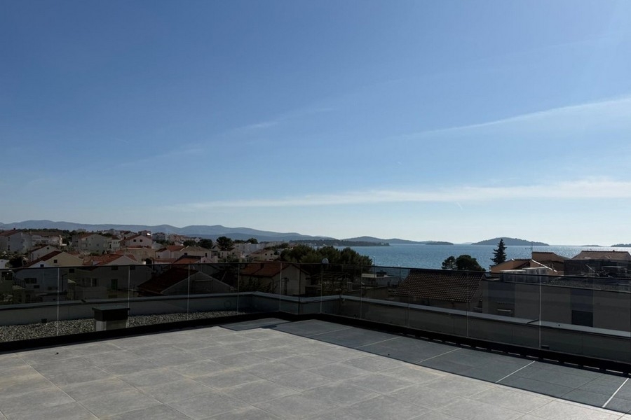 Terrazza sul tetto con vista mare in Croazia