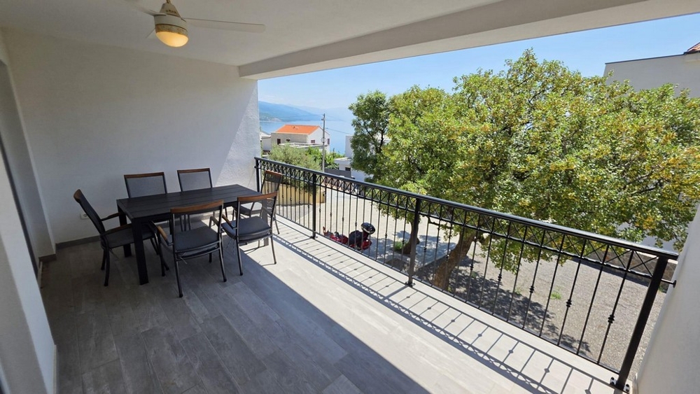 Terrazza coperta con vista mare