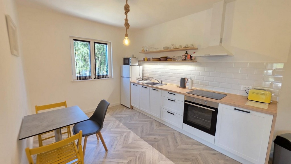 Cucina moderna con zona pranzo