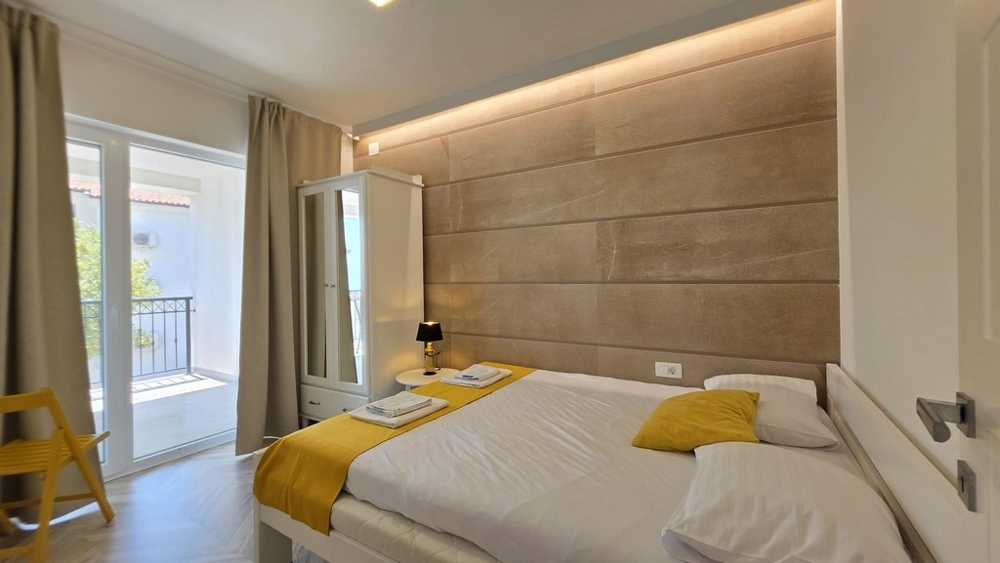 Camera da letto con balcone