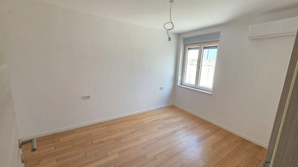 Camera da letto con parquet