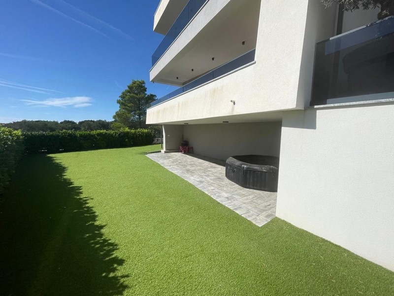 Appartamento moderno con giardino a Vodice