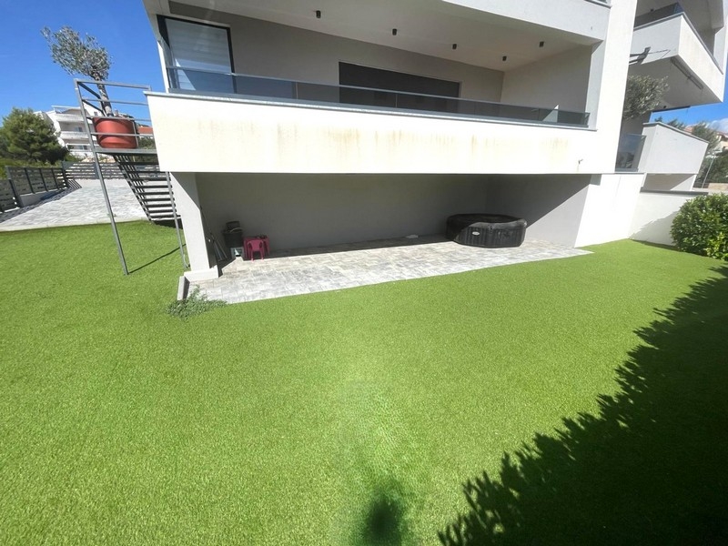 Terrazza coperta con accesso al giardino