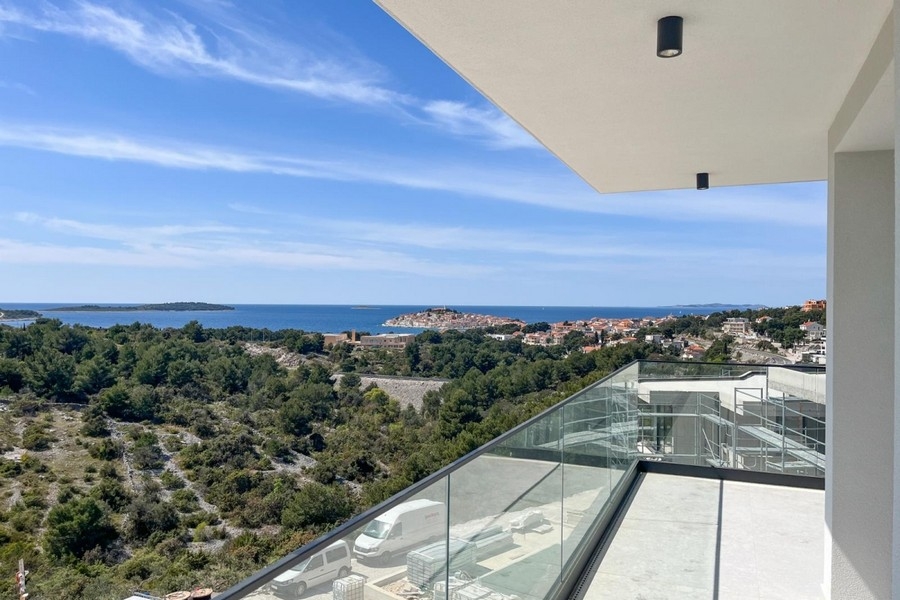 Terrazza con vista mare su Primosten