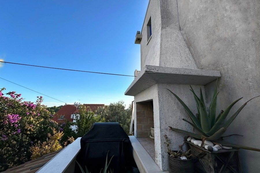 Vista esterna dell'appartamento a Hvar