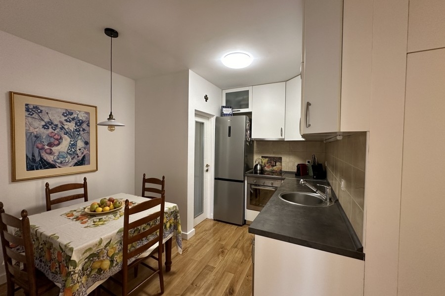 Cucina moderna con zona pasti