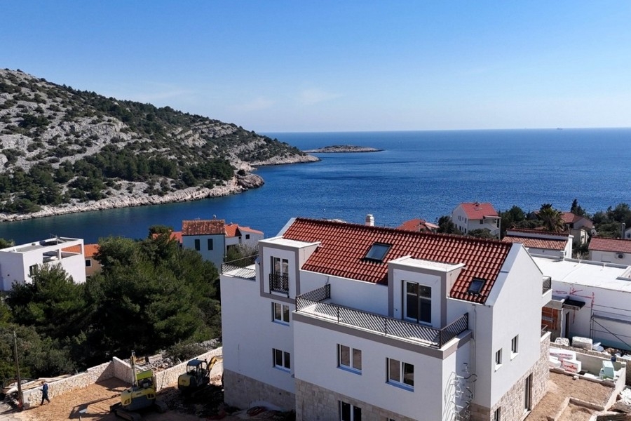 Edificio residenziale con vista sulla baia di Rogoznica