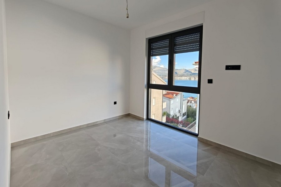 Stanza luminosa con finestra in Croazia