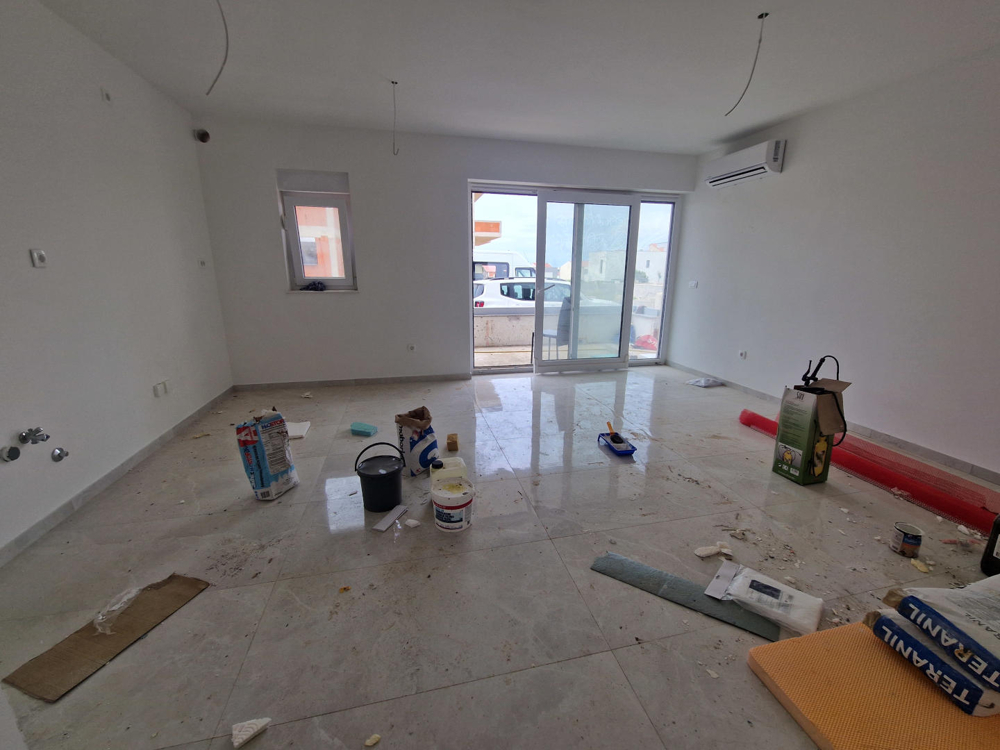 Zona giorno con climatizzazione e accesso alla terrazza
