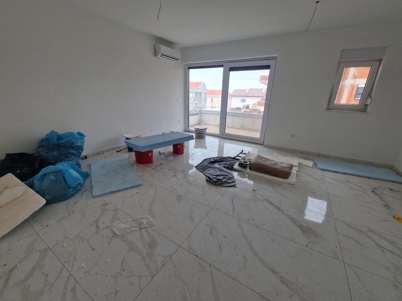 Zona giorno con accesso alla terrazza