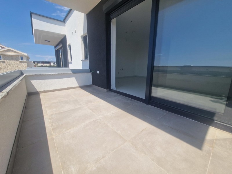 Moderno complesso residenziale di nuova costruzione con balconi in Croazia