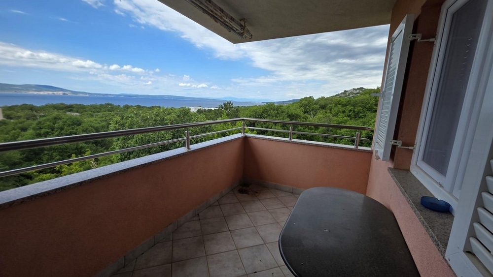 Balcone con vista mare a Novi Vinodolski